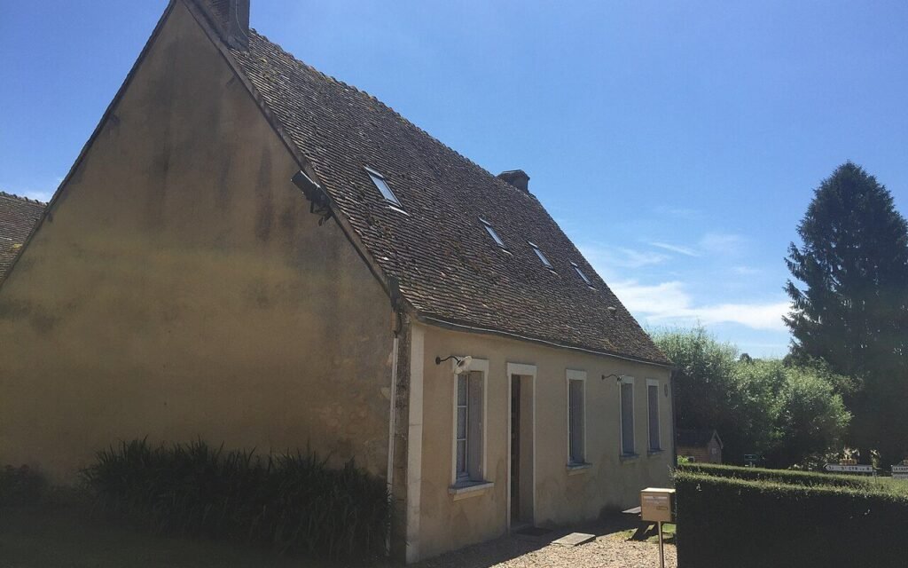 Gîte rural en pierre au toit de tuiles plates à Dame-Marie, dans l'Orne